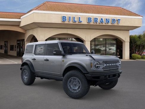 New 2025 Ford Bronco Badlands image 2