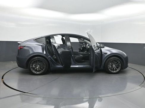 Used 2021 Tesla Model Y Long Range AWD/4WD image 26