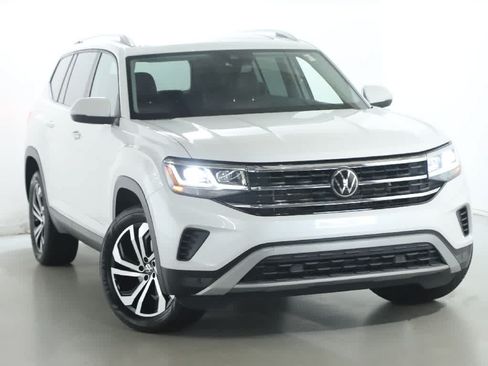 Used 2023 Volkswagen Atlas SEL AWD/4WD image 2