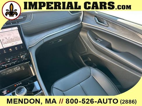 New 2025 Jeep Grand Cherokee Limited w/ Black Appearance Package AWD/4WD image 21