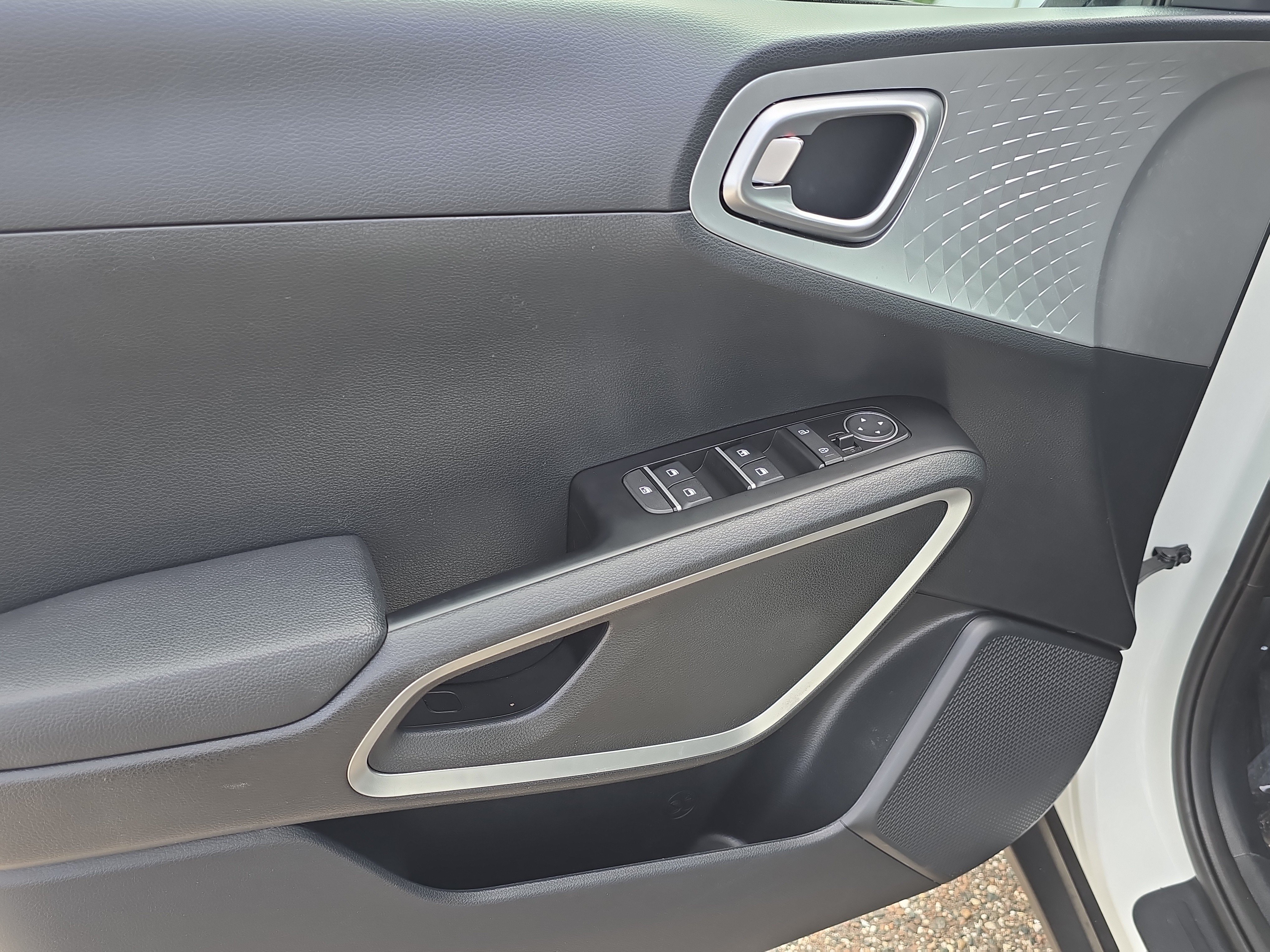 Certified 2025 Kia Soul LX w/ LX Technology Package FWD image 17