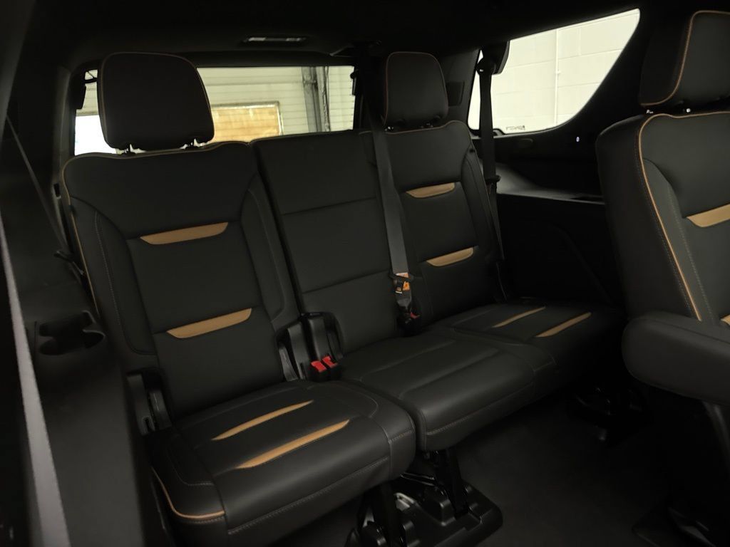 Used 2024 GMC Yukon AT4 w/ Technology Package AWD/4WD image 63