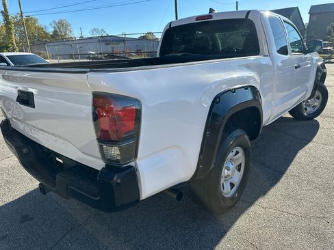 Used 2020 Toyota Tacoma SR5 image 3