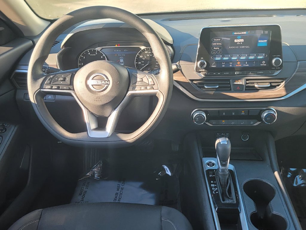 Used 2025 Nissan Altima 2.5 SV FWD image 17