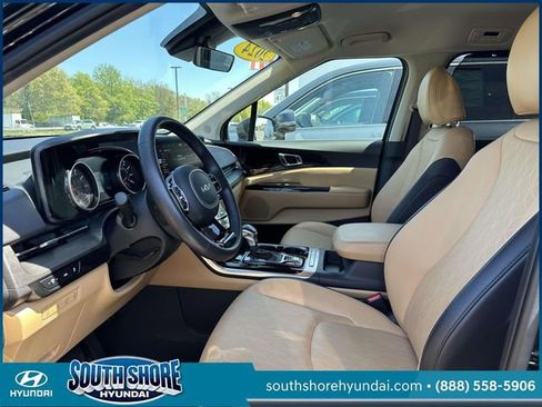 Used 2024 Kia Carnival EX FWD image 18
