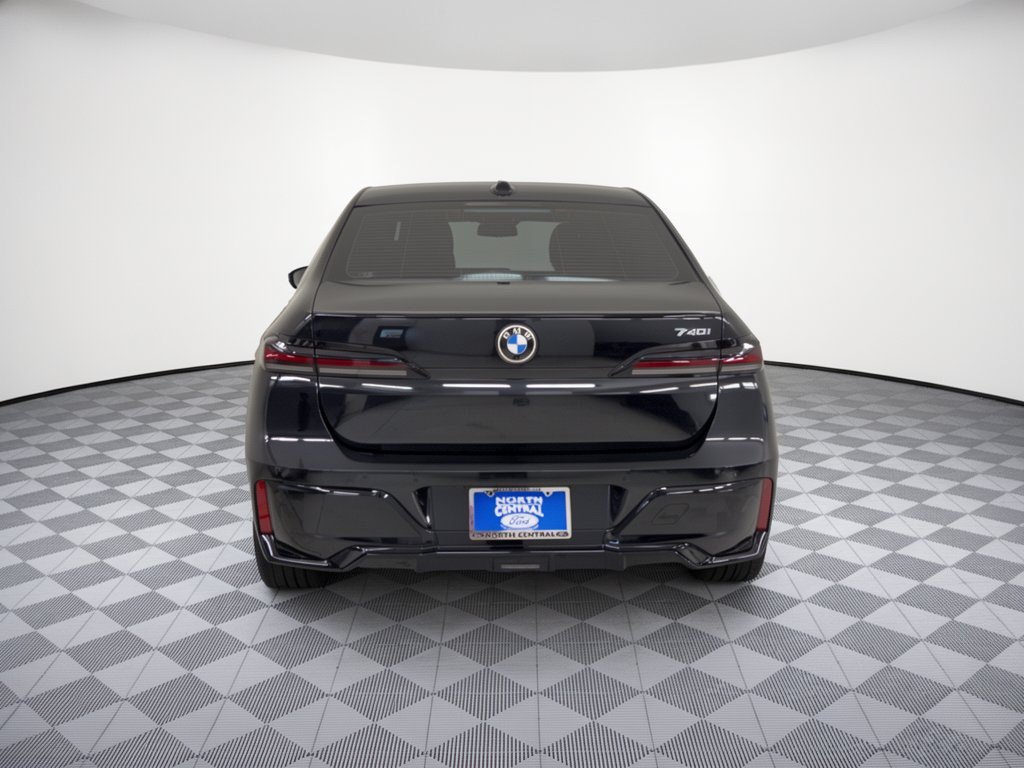 Used 2025 BMW 740i w/ Premium Package RWD image 11