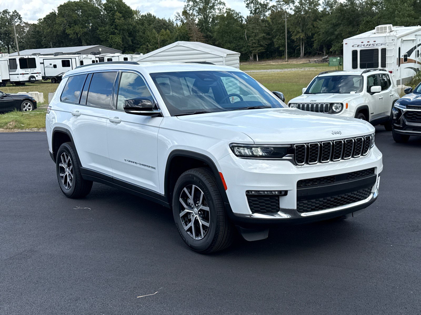 Used 2024 Jeep Grand Cherokee L Limited RWD image 3