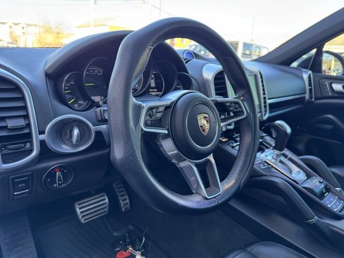 Used 2017 Porsche Cayenne S Platinum image 22