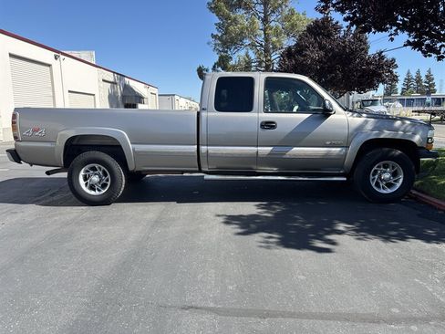 Used 2000 Chevrolet Silverado 2500 LS w/ Firm Ride Suspension Pkg AWD/4WD image 12