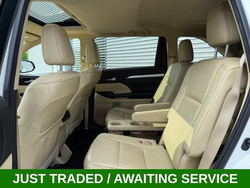 Used 2017 Toyota Highlander XLE w/ Carpet Mat Package AWD/4WD image 12