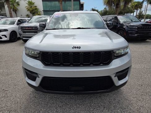 Used 2025 Jeep Grand Cherokee Altitude AWD/4WD image 18