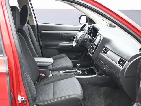 Used 2018 Mitsubishi Outlander ES image 20