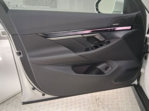 New 2026 BMW i5 eDrive40 w/ Convenience Package image 19