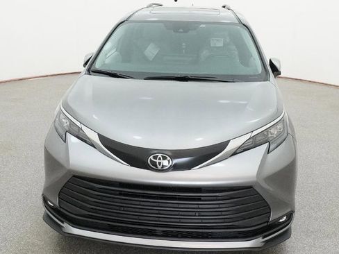New 2026 Toyota Sienna XLE FWD image 13