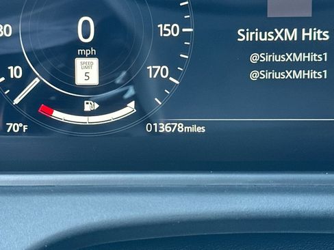 Used 2023 Land Rover Range Rover Velar R-Dynamic S image 36