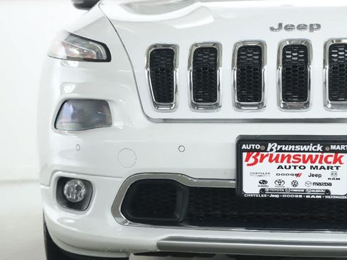 Used 2018 Jeep Cherokee Overland w/ Technology Group AWD/4WD image 6