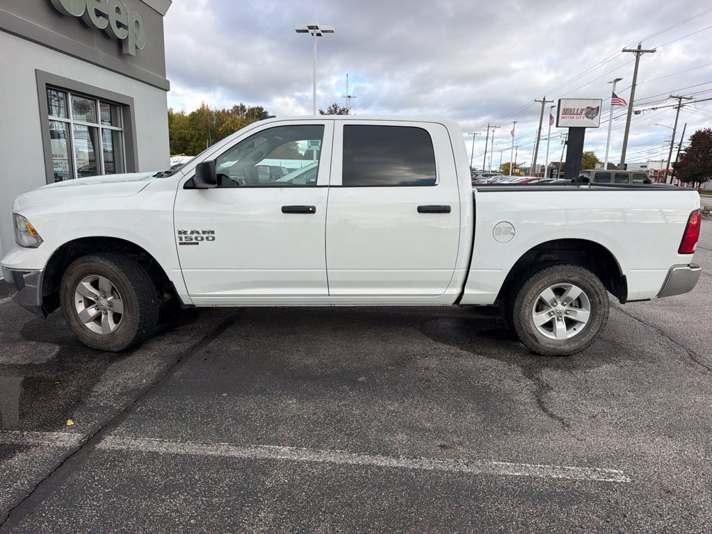 Used 2023 RAM 1500 Classic SLT w/ Electronics Group AWD/4WD image 3