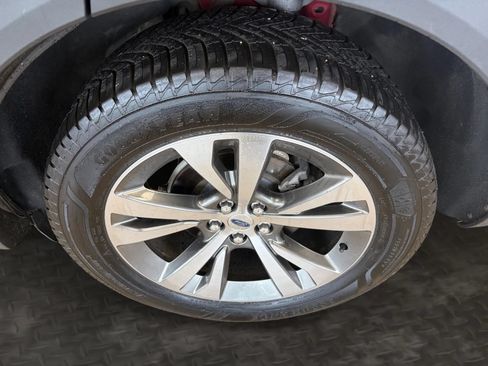 Used 2020 Ford Explorer Platinum w/ Premium Technology Package AWD/4WD image 45