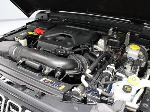 Used 2024 Jeep Wrangler Sahara image 13