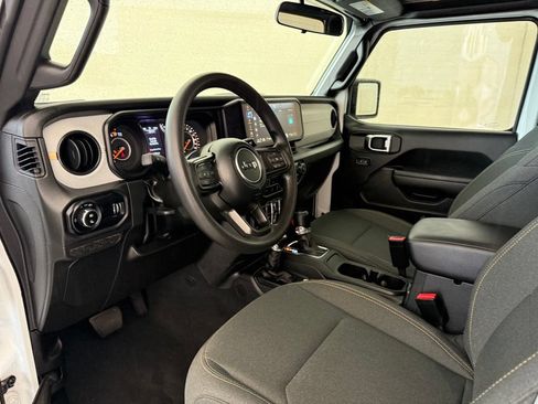 Used 2025 Jeep Gladiator Sport AWD/4WD image 27