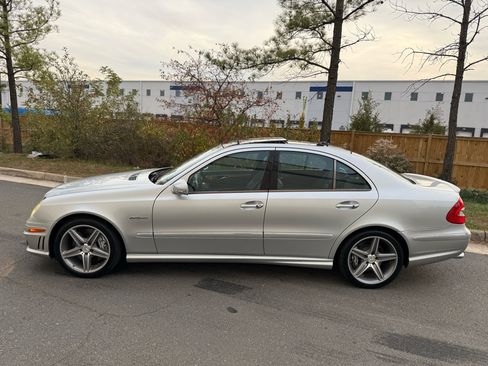 Used 2008 Mercedes-Benz E 63 AMG 4dr Sdn 6.3L AMG RWD image 8