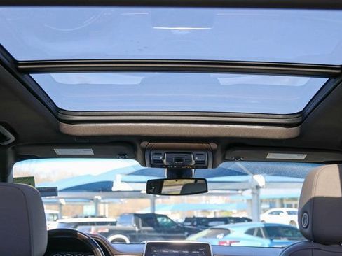 Used 2021 Chevrolet Tahoe Z71 w/ Luxury Package image 11