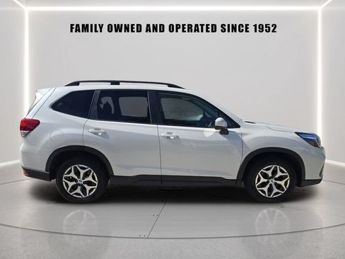 Used 2020 Subaru Forester Premium w/ Popular Package #1 AWD/4WD image 2