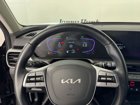 Used 2025 Kia Telluride S FWD image 23