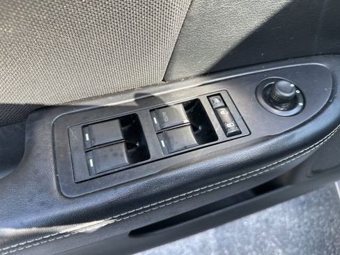 Used 2013 Dodge Avenger SE image 10