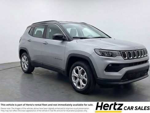 Used 2025 Jeep Compass Latitude AWD/4WD image 1