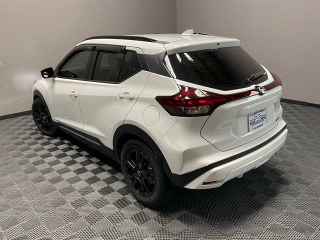Used 2023 Nissan Kicks SR w/ SR Premium Package FWD image 9