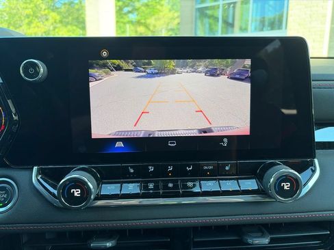 Used 2024 Chevrolet Colorado Z71 w/ Z71 Convenience Package 2 AWD/4WD image 8