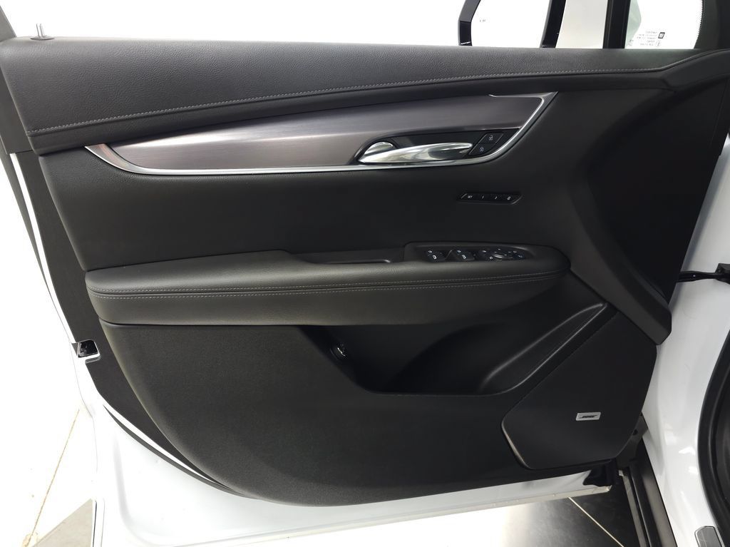 Certified 2024 Cadillac XT6 Luxury AWD/4WD image 14