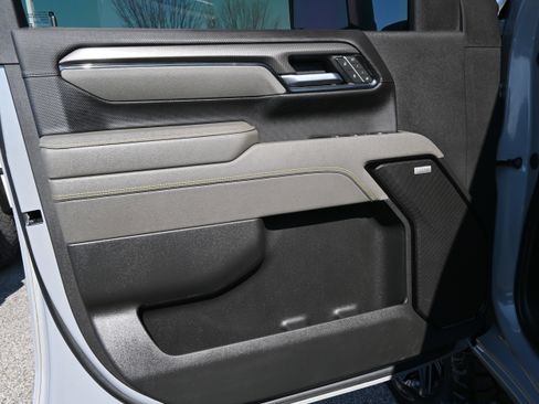 Used 2025 Chevrolet Silverado 2500 ZR2 w/ Technology Package image 15