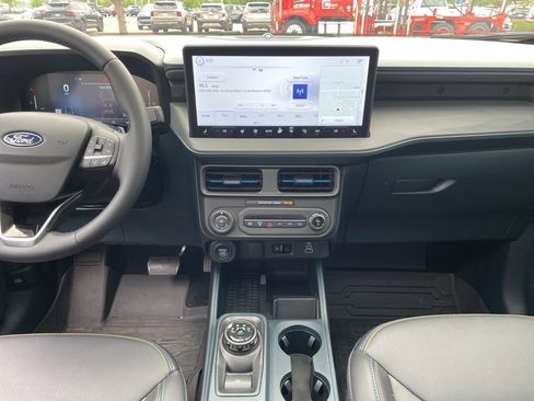 Used 2025 Ford Maverick Lobo AWD/4WD image 12