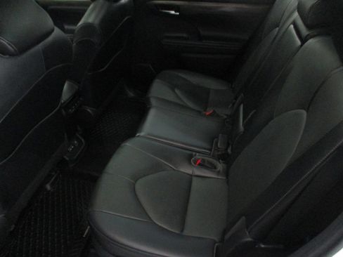 Used 2022 Toyota Highlander Limited image 13