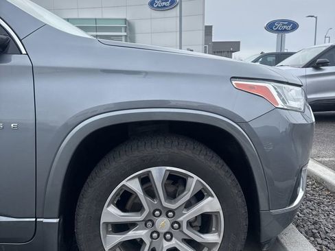 Used 2019 Chevrolet Traverse Premier image 2