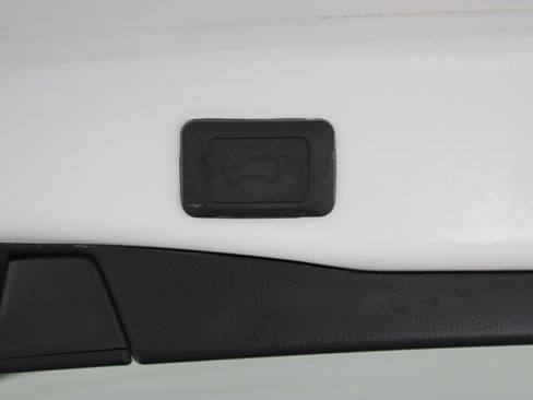 Used 2020 Toyota RAV4 XLE w/ Convenience Package FWD image 33