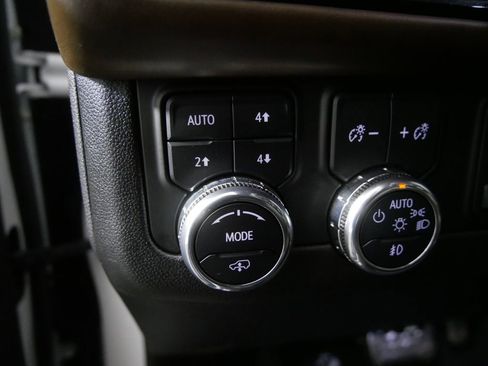 Used 2025 GMC Yukon Denali Ultimate AWD/4WD image 17