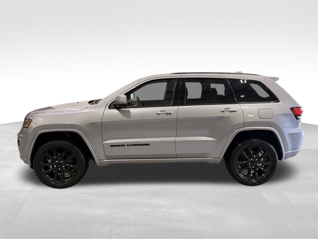 Used 2018 Jeep Grand Cherokee Altitude AWD/4WD image 2