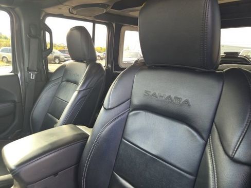 Used 2019 Jeep Wrangler Unlimited Sahara image 14