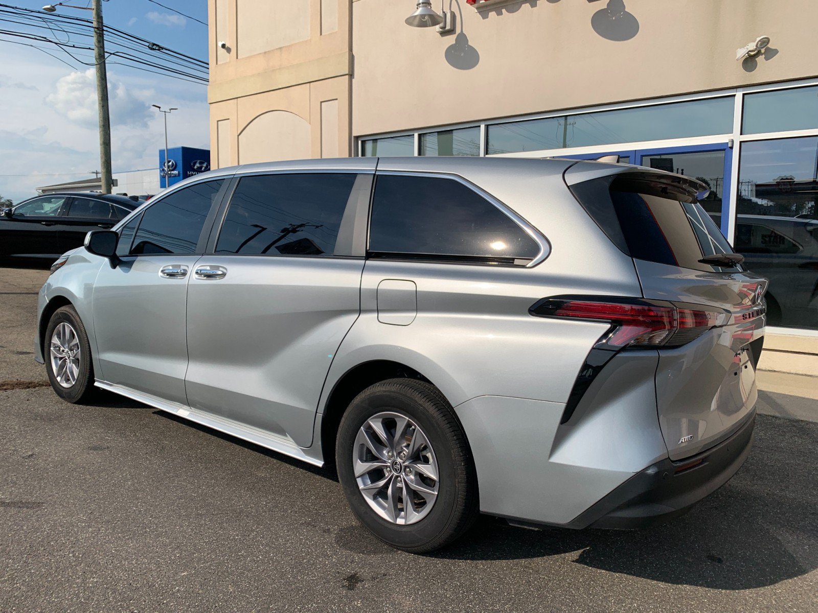 Used 2022 Toyota Sienna XLE AWD/4WD image 5