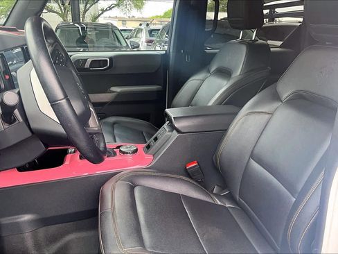 Used 2023 Ford Bronco Badlands image 9