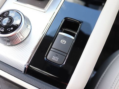 Used 2025 Mitsubishi Outlander 4WD Plug-In Hybrid image 11