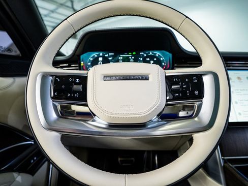 Used 2025 Land Rover Range Rover Long Wheelbase Autobiography image 39