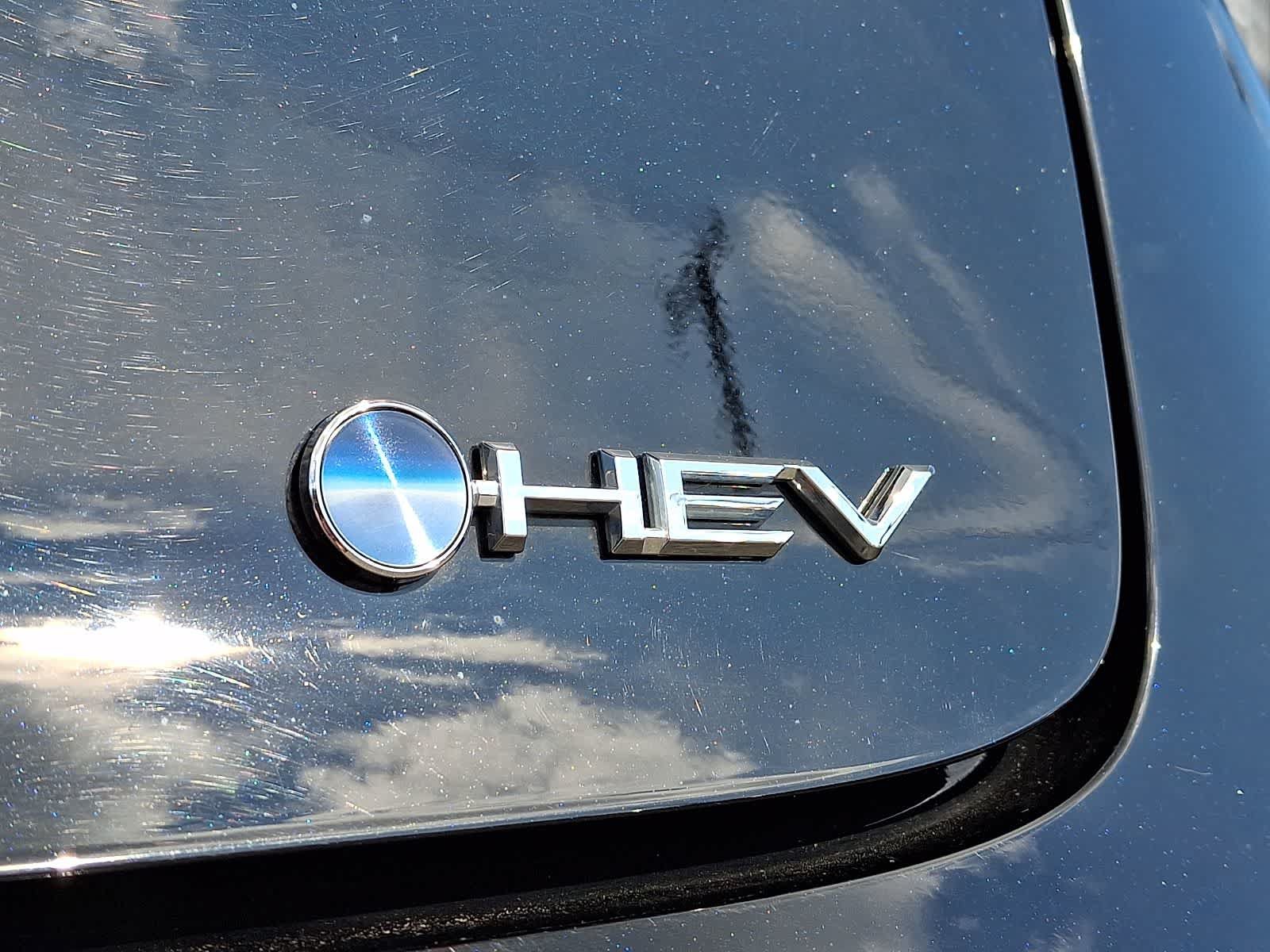 Certified 2025 Toyota Prius LE FWD image 32