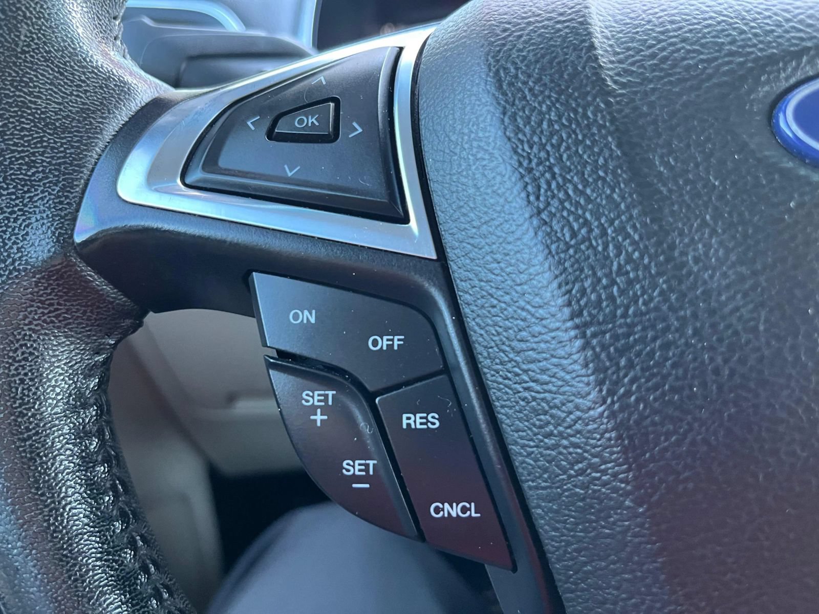 Used 2018 Ford Edge Titanium w/ Technology Package AWD/4WD image 15