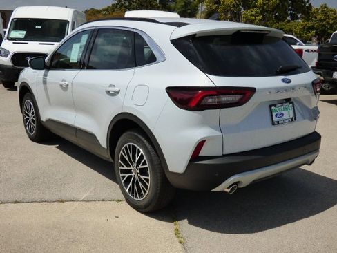 New 2025 Ford Escape SE image 19