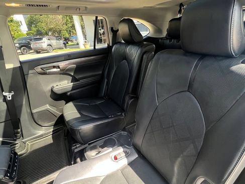 Used 2021 Toyota Highlander Platinum AWD/4WD image 24