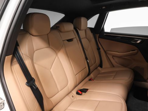Certified 2024 Porsche Macan S AWD/4WD image 22